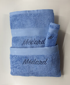 Set badlinnen geborduurd