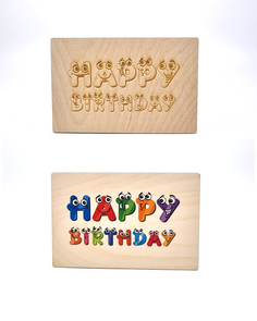 Houten kaartje "Happy birthday" lachende letters